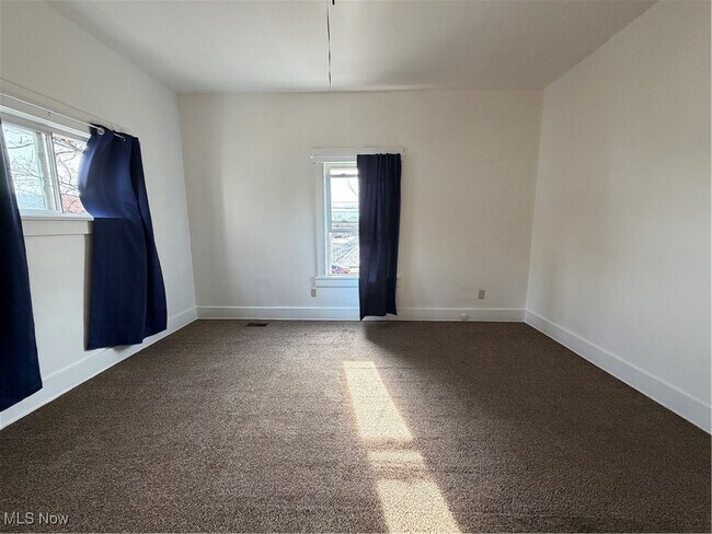 Building Photo - 317 12th St NE