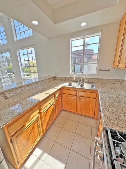 Building Photo - 15507 Moorpark St