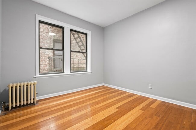 Building Photo - 118 Corbin Ave