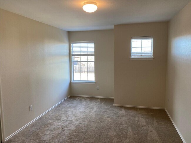 Building Photo - 804 Sherry Dr