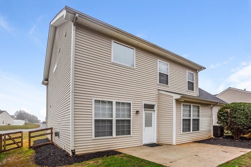 Building Photo - 5902 Shining Oak Ln