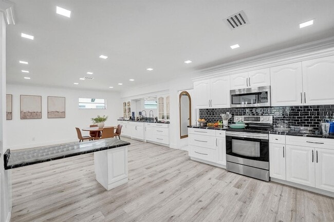Building Photo - 3630 N 55th Ave