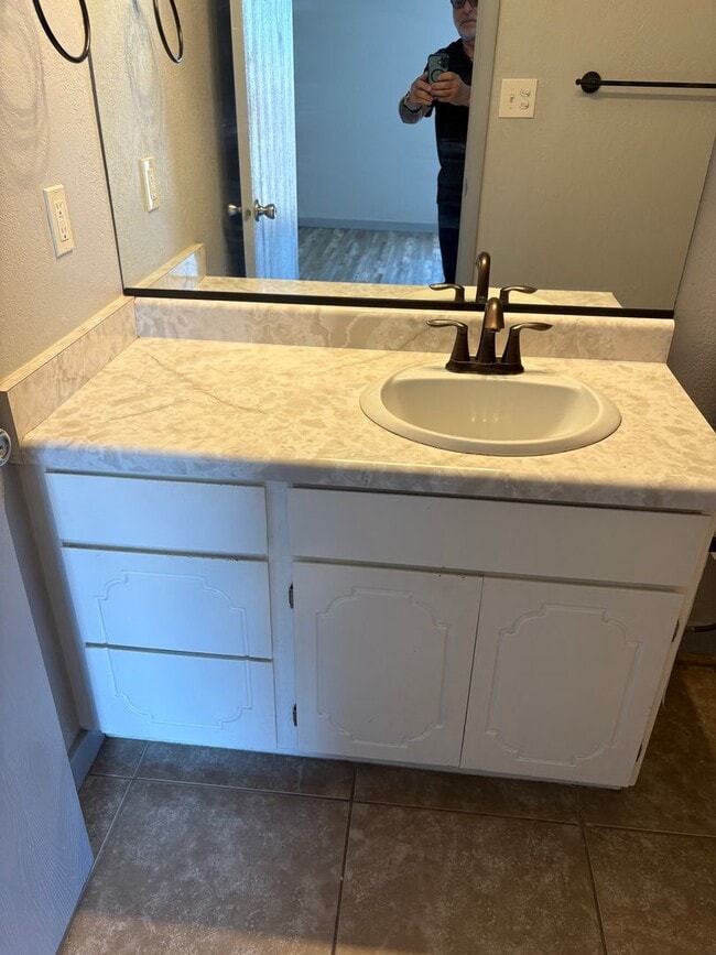 Building Photo - St. George Townhome with a Basement!