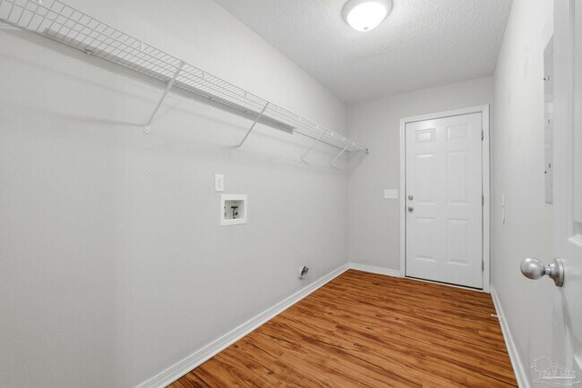 Building Photo - 4712 Thousand Oaks Blvd