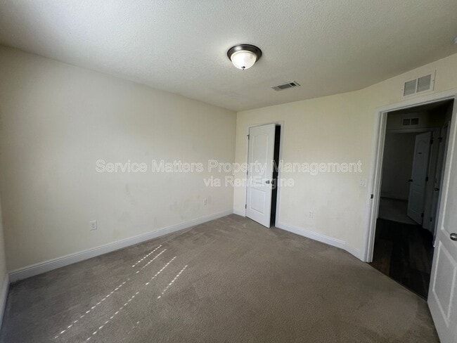 Building Photo - 7037 Season Dr