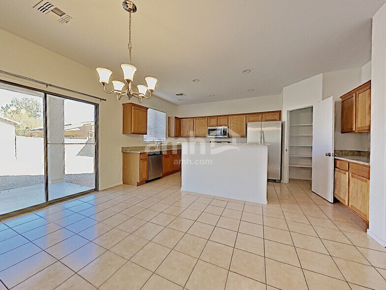 Building Photo - 11062 W Willow Field Dr