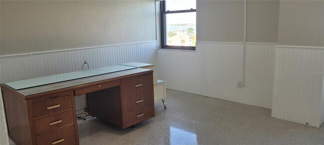 Building Photo - 10355 Paradise Blvd