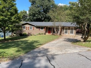 Building Photo - 260 Timberlane Dr