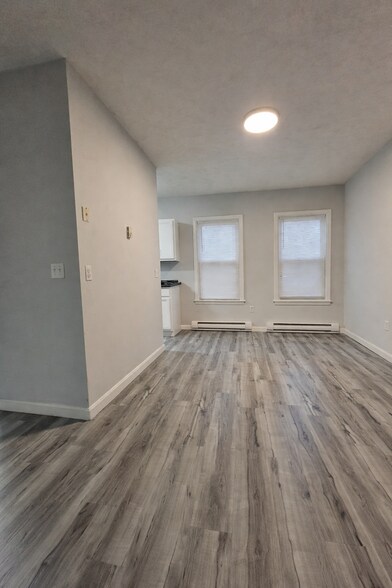 Building Photo - 77 Dunham St