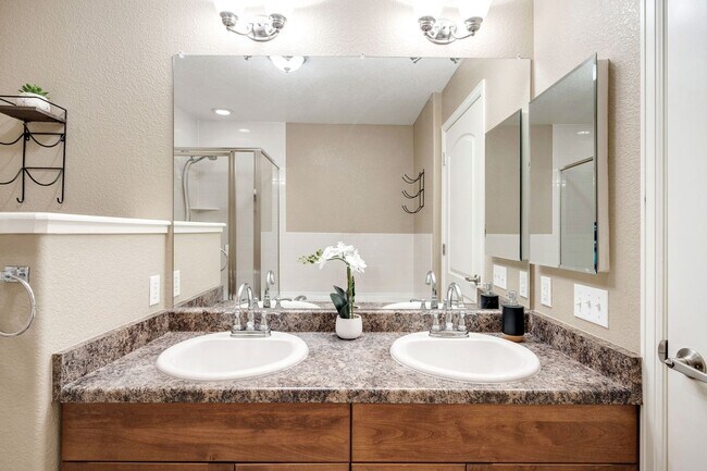Building Photo - Spacious 3BR + Loft in the Palomino Park C...