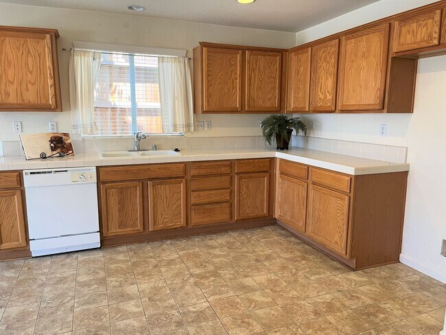 Building Photo - Nice 4 Bedroom Family Home for Rent in Great Rocklin Location