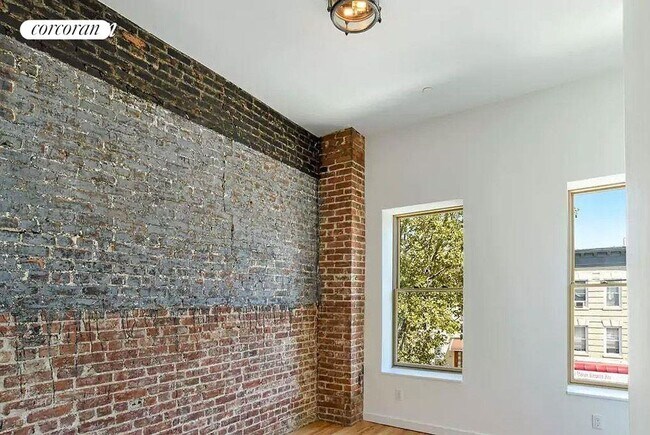 Building Photo - 440 Irving Ave