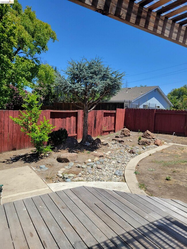 Building Photo - 2210 Sierra Ct