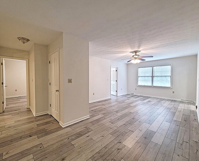 Building Photo - 330 Jones Ln