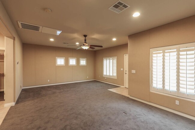 Building Photo - Stunning 6 Bedroom Home With Casita Pool H...