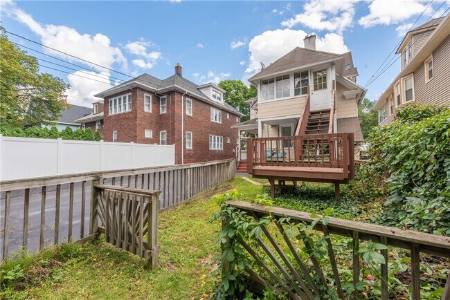 Building Photo - 167 Rosedale St