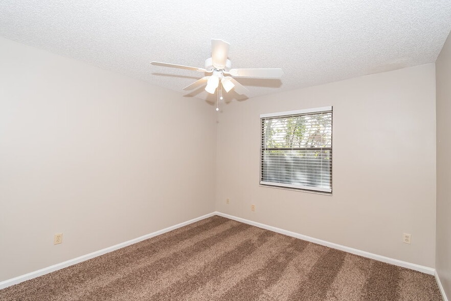 Building Photo - 806 Hardwood St