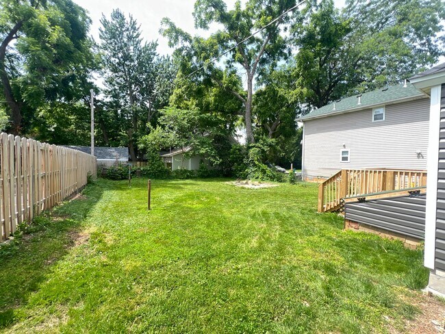 Building Photo - 3 Bed 2 Bath Springfield, Missouri