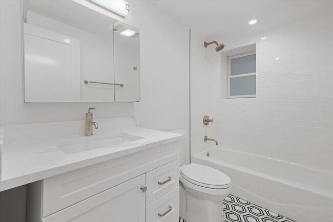 Building Photo - 2203 W Giddings St