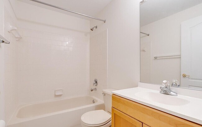 Building Photo - Charming Abingdon Townhome with Modern Upgrades!