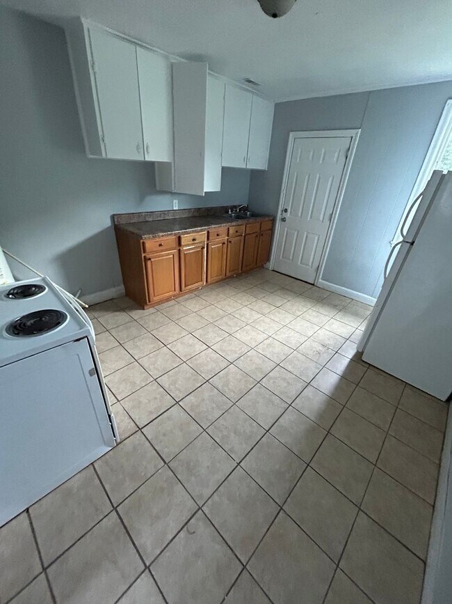 Building Photo - 724 Miller Rd