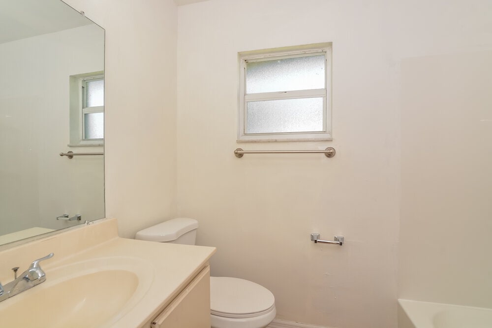 Building Photo - 126 Alder Ave