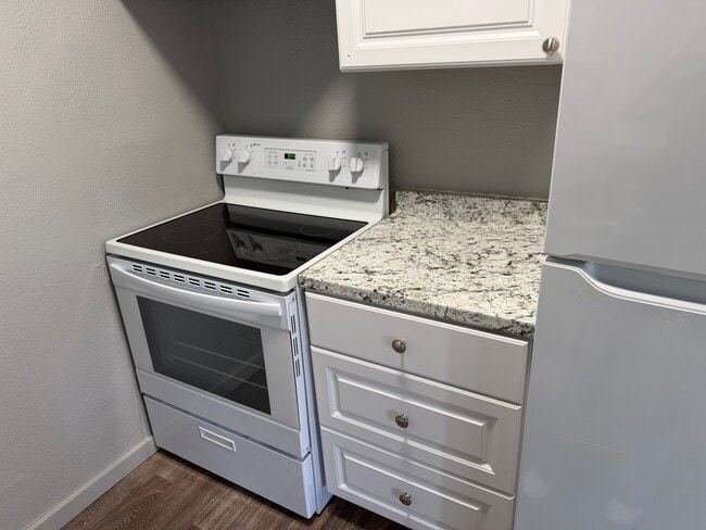 Building Photo - Pine Street Terrace