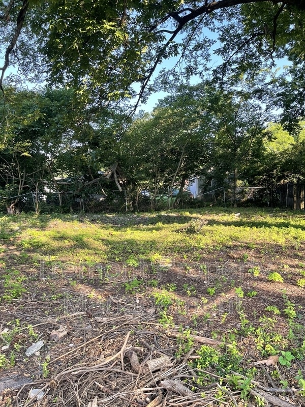 Building Photo - 1105 N Orchard Knob Ave