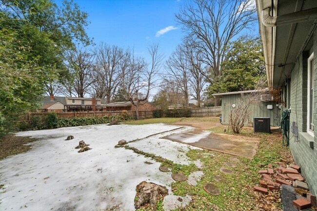 Building Photo - 1073 Ivy Rd