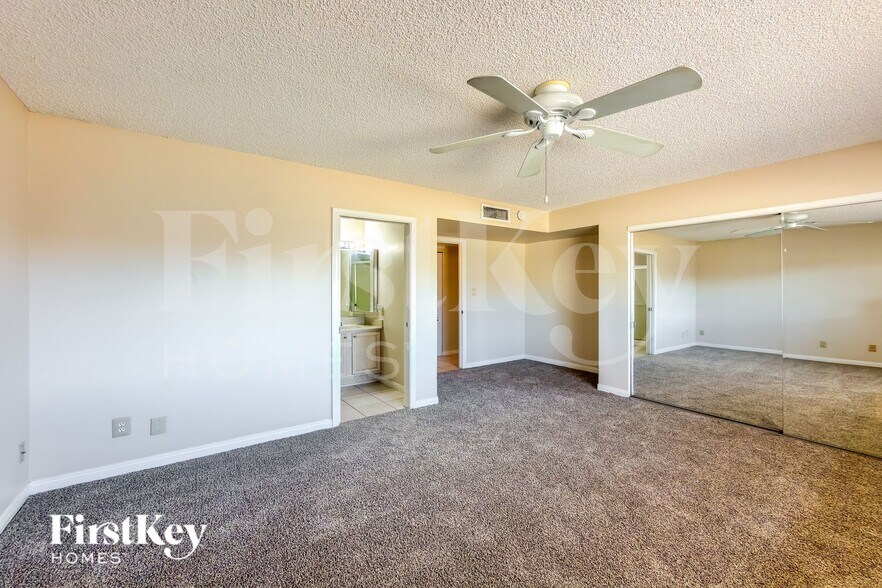 Building Photo - 813 E Todd Dr