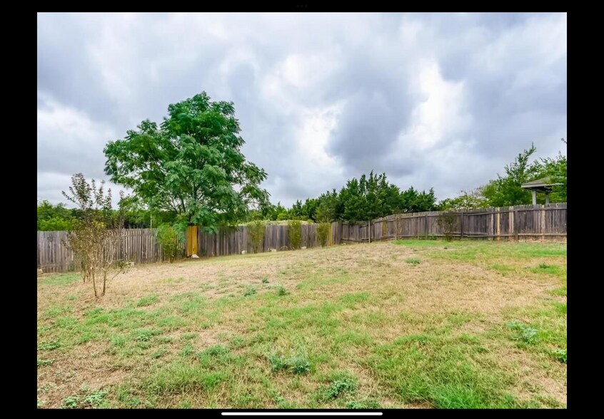 Building Photo - 608 Sherry Dr