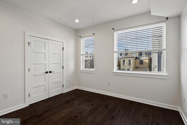 Building Photo - 2235 Hope St