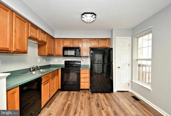 Building Photo - 3435 Westview Dr