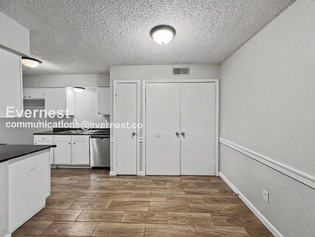 Building Photo - 5733 Woodbourne Ct