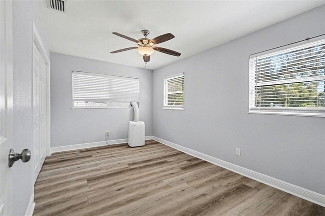 Building Photo - 8902 El Portal Dr