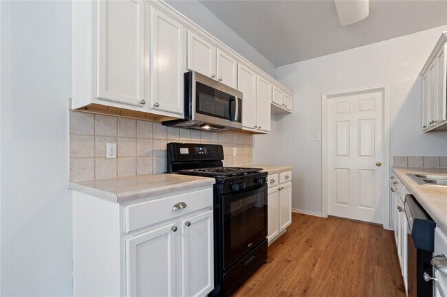 Building Photo - 3307 Blue Ridge Dr