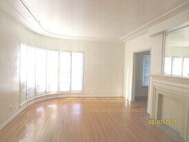 Building Photo - 5640 W 6th St
