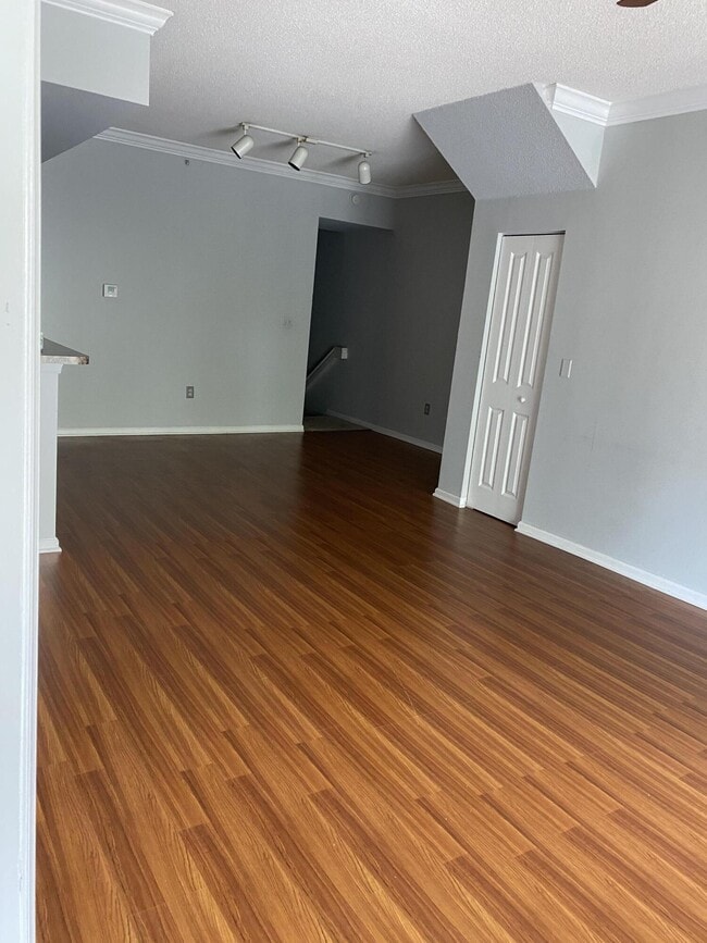 Building Photo - 5980 W Sample Rd