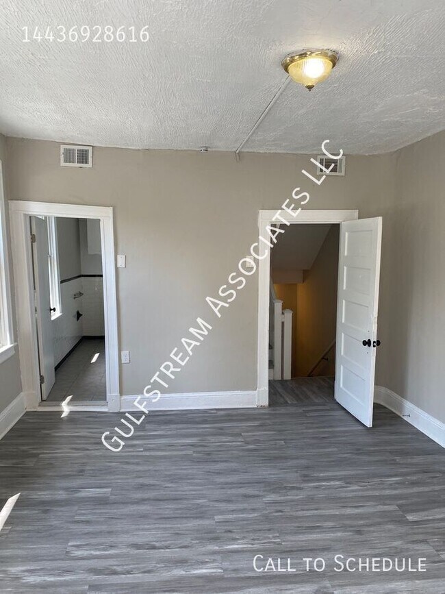 Building Photo - 3922 Fairview Ave