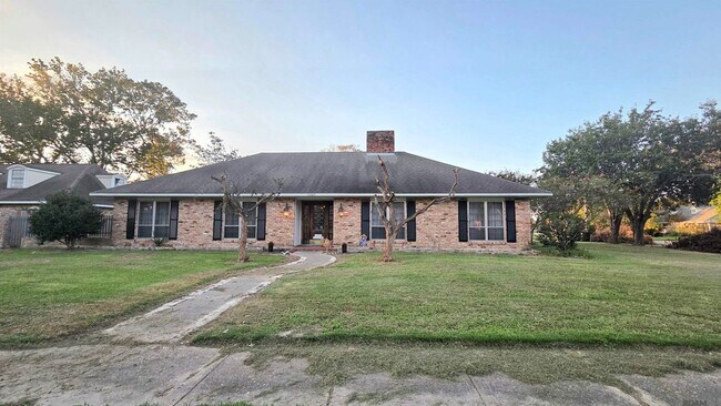 Building Photo - 11067 Goodwood Blvd