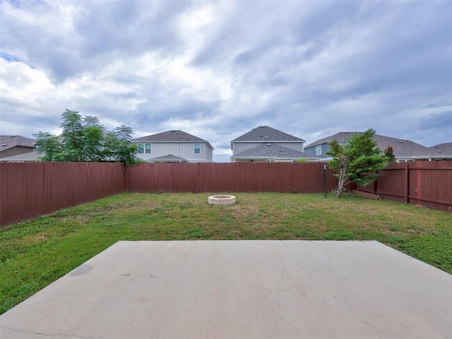 Building Photo - 180 Housefinch Loop
