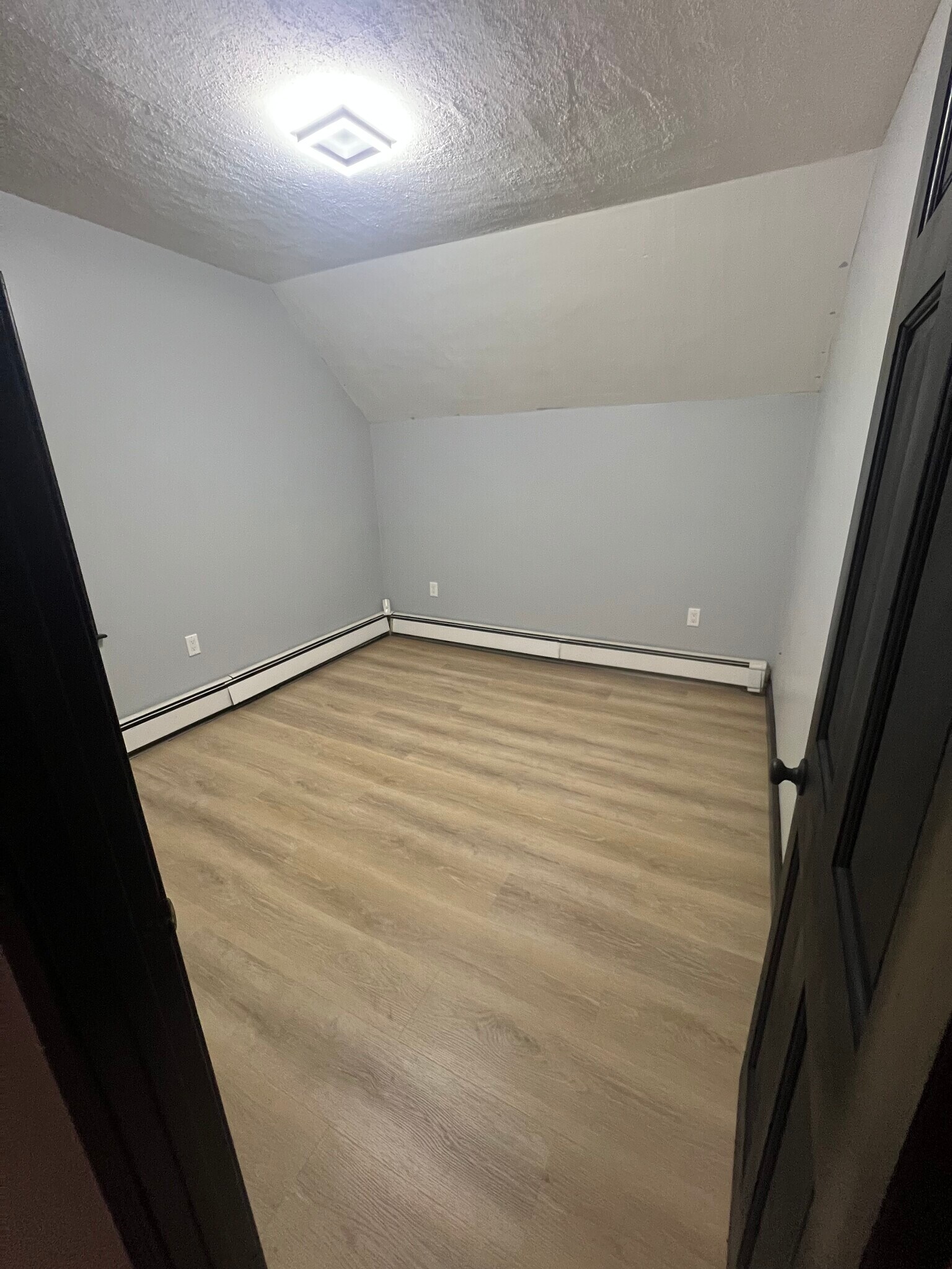 Room 3 - 23 Russell St