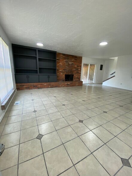 Building Photo - 530 Westwood Ct