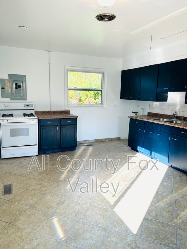 Building Photo - 344 Durham Dr