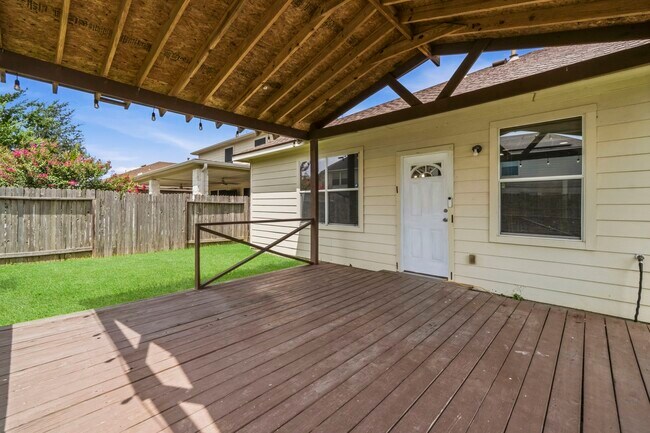 Building Photo - 8203 Loetsch Ridge Way