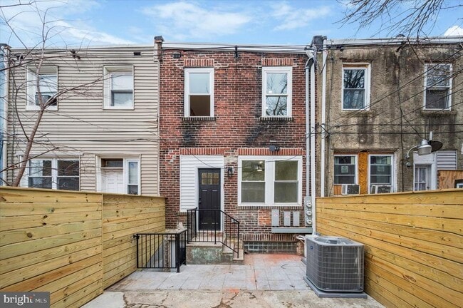 Building Photo - 2553 S Dewey St