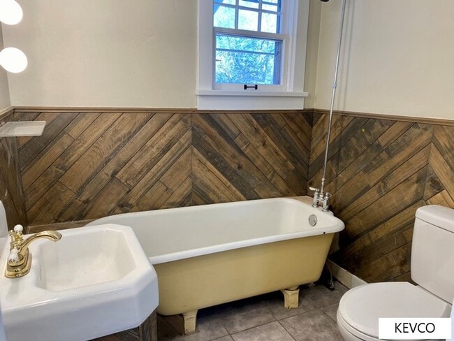 Building Photo - Four Bedroom in the Heart of FoCo