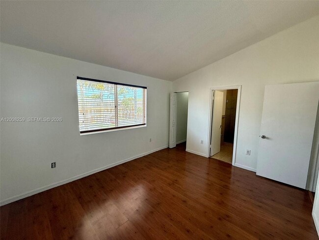 Building Photo - 6235 SW Kendale Lakes Cir