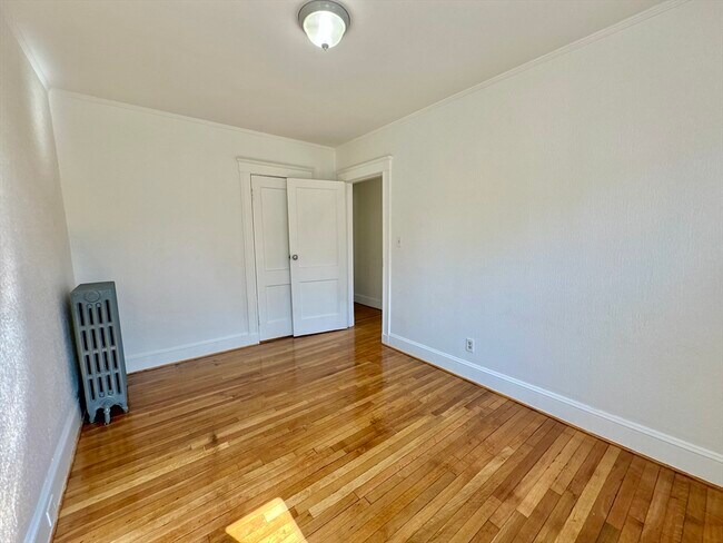 Building Photo - 14 Hooper St