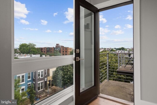 Building Photo - 1112 Montello Ave NE